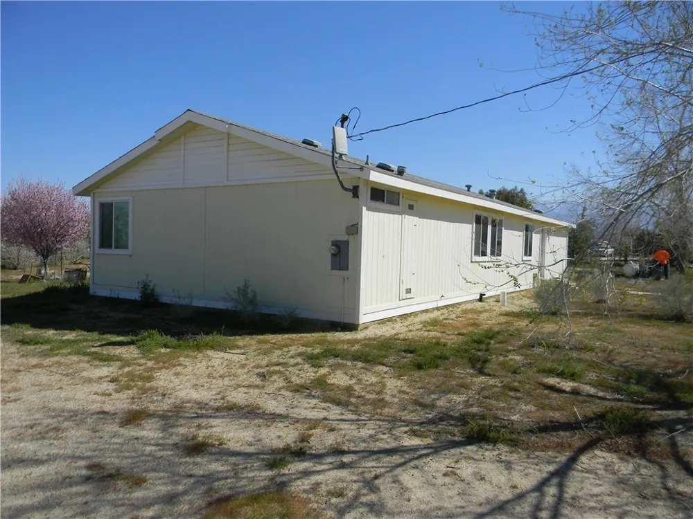 16846 E Avenue T Llano, CA 93544