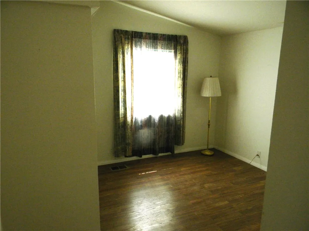 16846 E Avenue T Llano, CA 93544