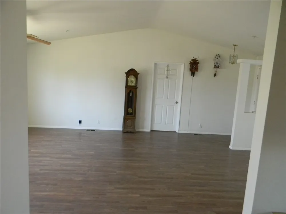 16846 E Avenue T Llano, CA 93544