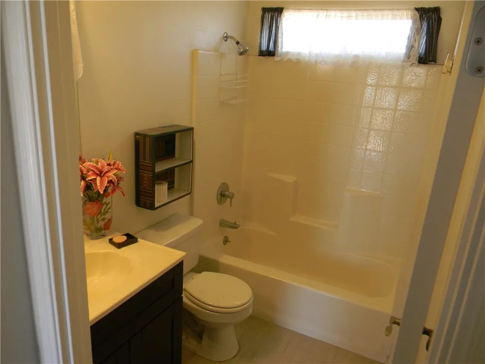 16846 E Avenue T Llano, CA 93544