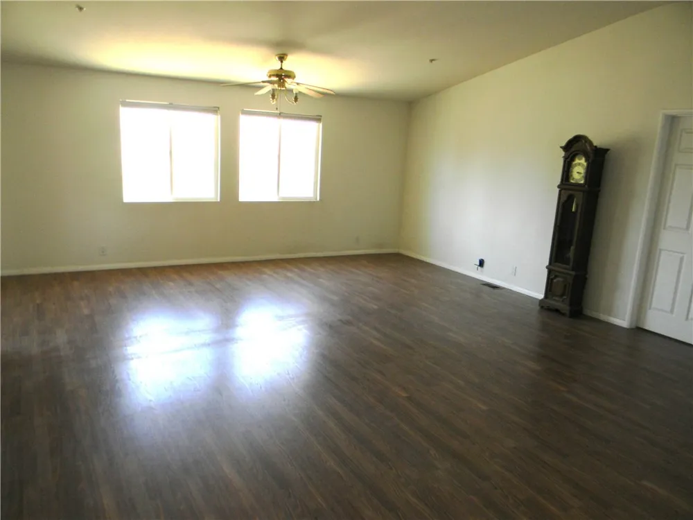 16846 E Avenue T Llano, CA 93544
