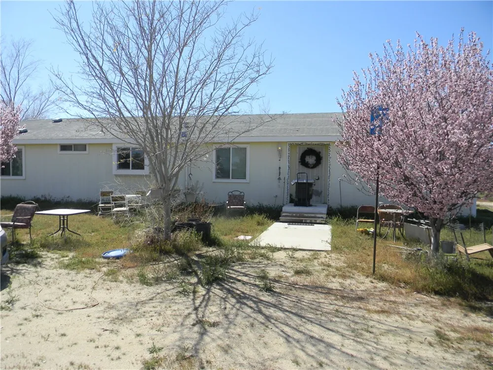 16846 E Avenue T Llano, CA 93544