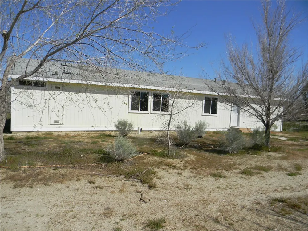 16846 E Avenue T Llano, CA 93544