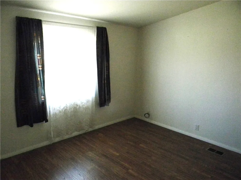 16846 E Avenue T Llano, CA 93544