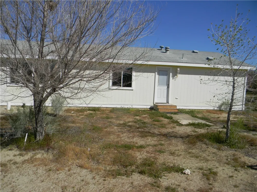 16846 E Avenue T Llano, CA 93544
