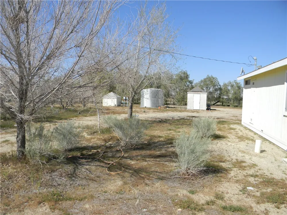 16846 E Avenue T Llano, CA 93544