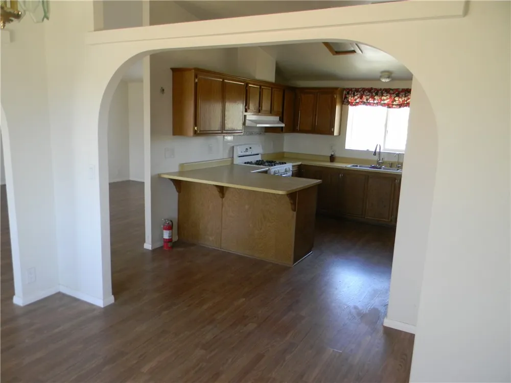16846 E Avenue T Llano, CA 93544