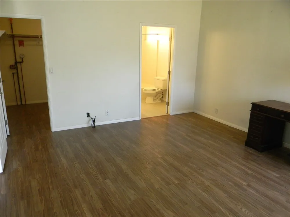 16846 E Avenue T Llano, CA 93544