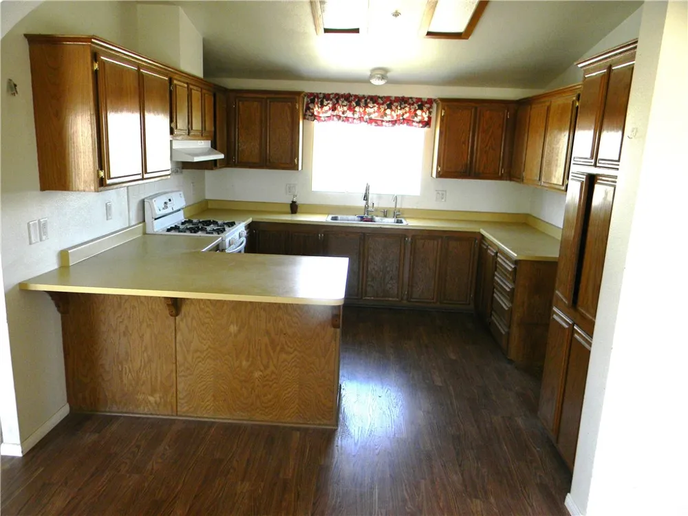 16846 E Avenue T Llano, CA 93544