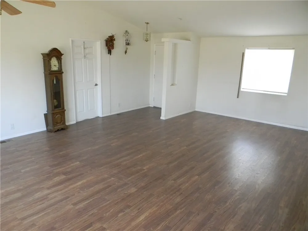 16846 E Avenue T Llano, CA 93544