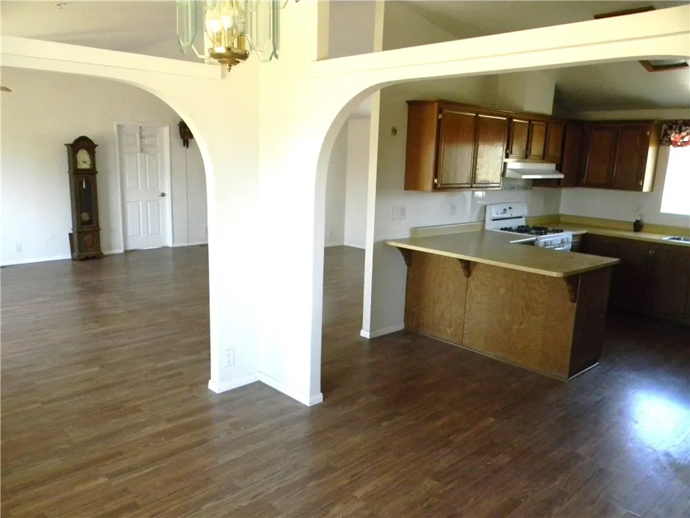 16846 E Avenue T Llano, CA 93544
