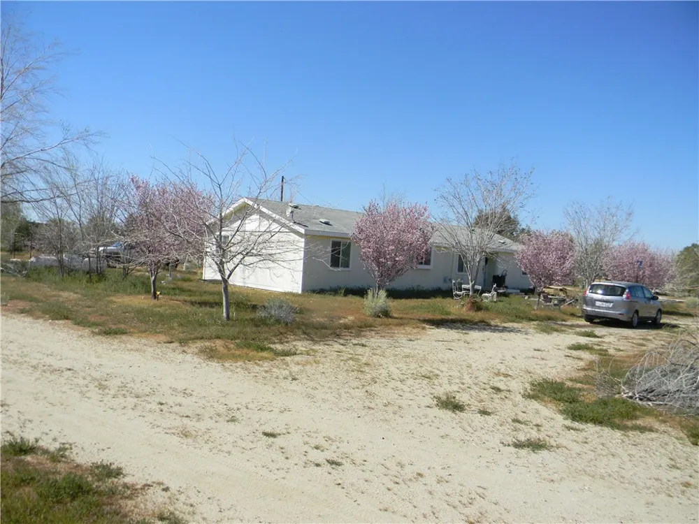 16846 E Avenue T Llano, CA 93544