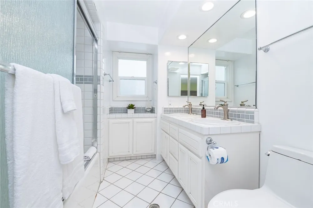 1720 W Oceanfront #B Newport Beach, CA 92663