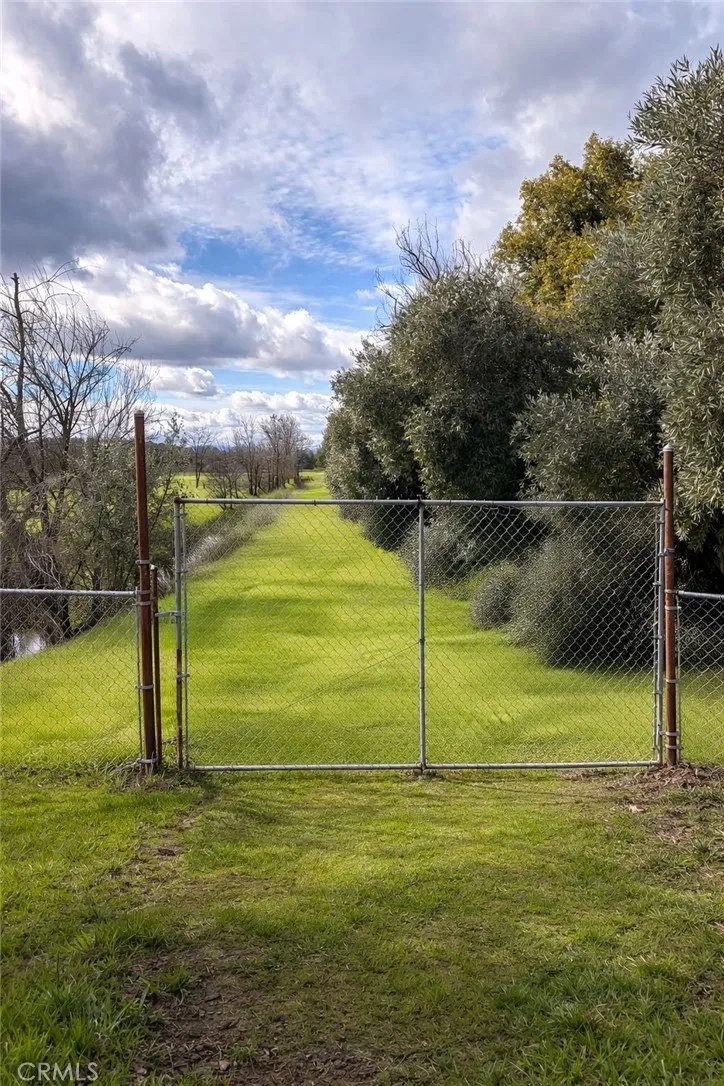 3781 Columbia Corning, CA 96021