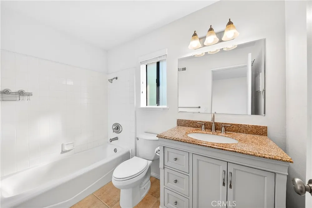 25261 Tanoak Lake Forest, CA 92630