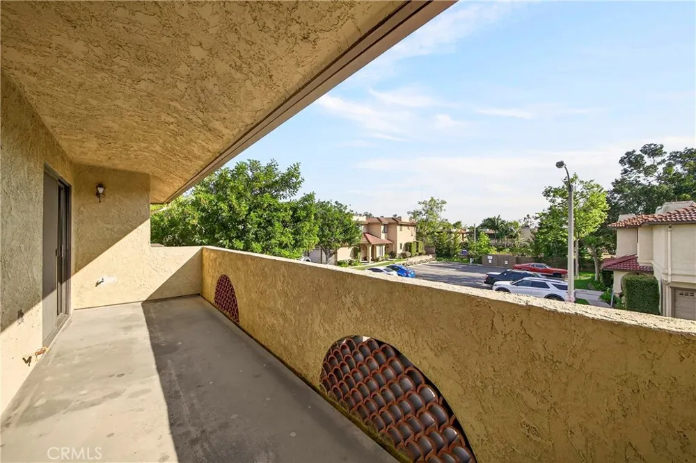 25261 Tanoak Lake Forest, CA 92630