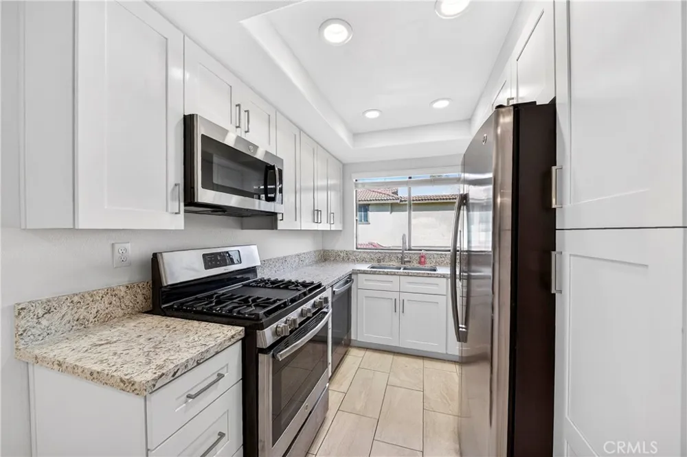 25261 Tanoak Lake Forest, CA 92630