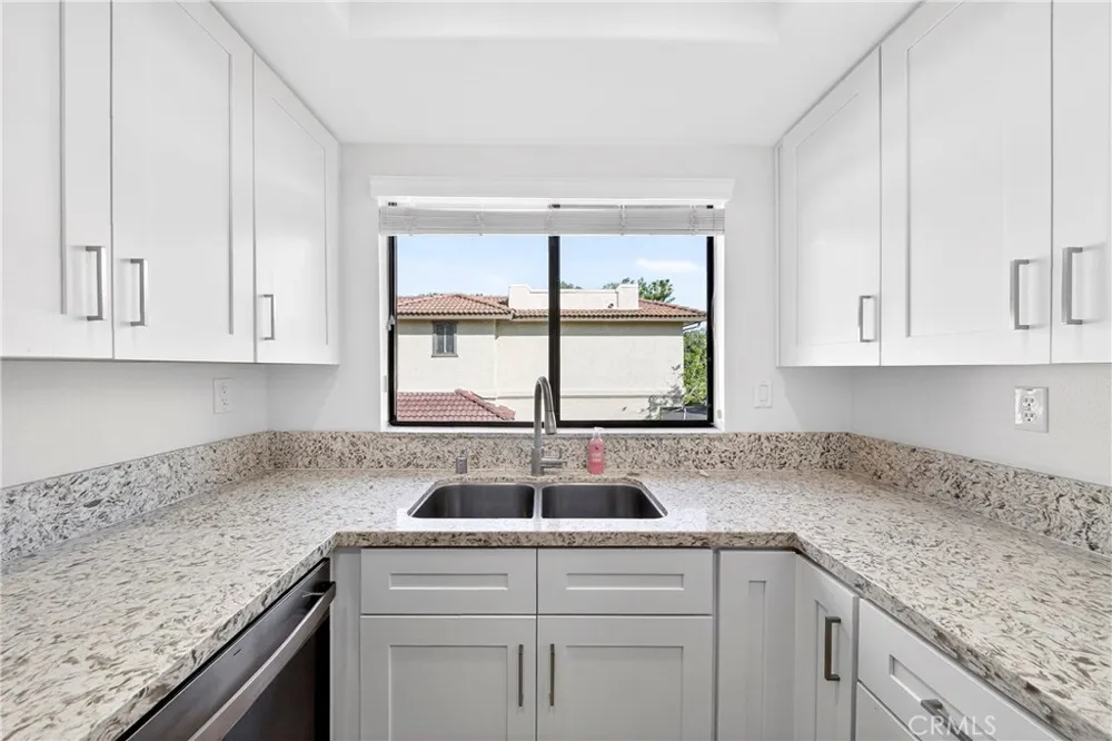 25261 Tanoak Lake Forest, CA 92630