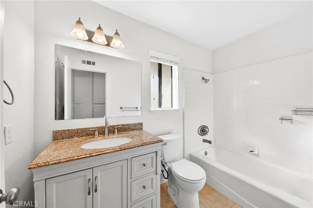25261 Tanoak Lake Forest, CA 92630