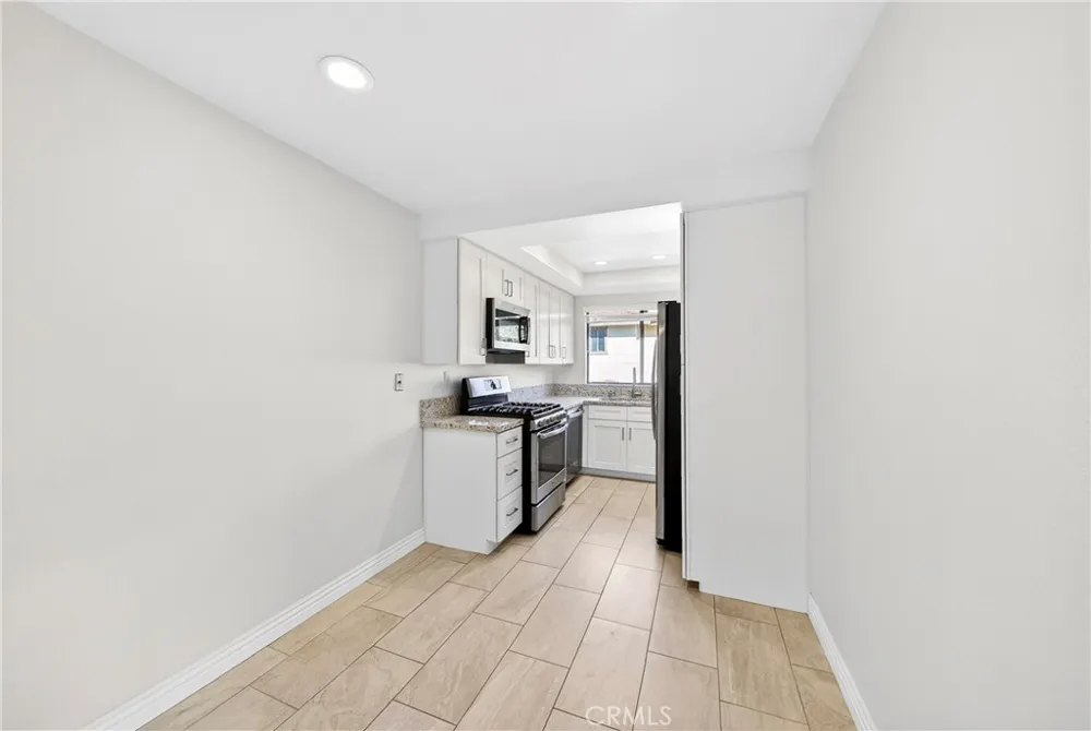 25261 Tanoak Lake Forest, CA 92630