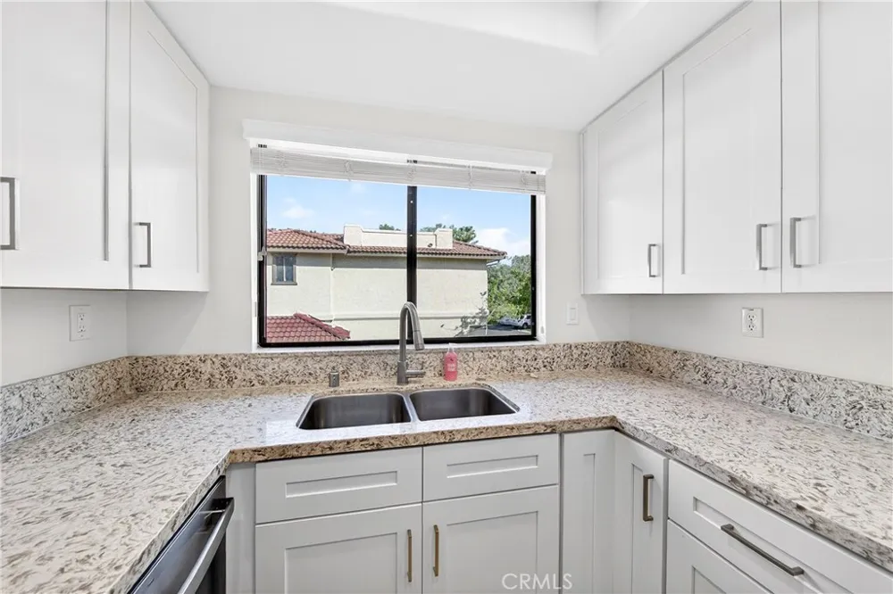 25261 Tanoak Lake Forest, CA 92630
