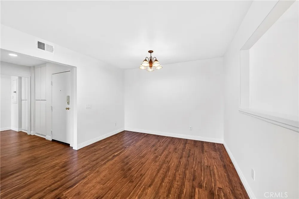 25261 Tanoak Lake Forest, CA 92630