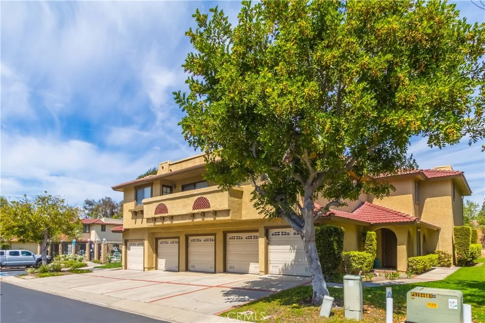 25261 Tanoak Lake Forest, CA 92630
