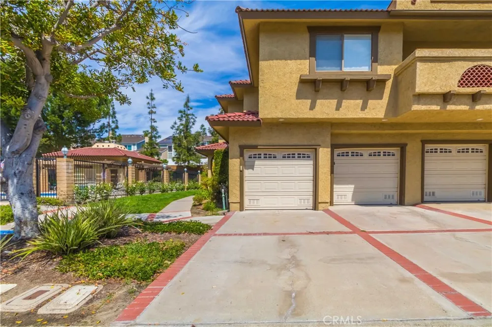 25261 Tanoak Lake Forest, CA 92630