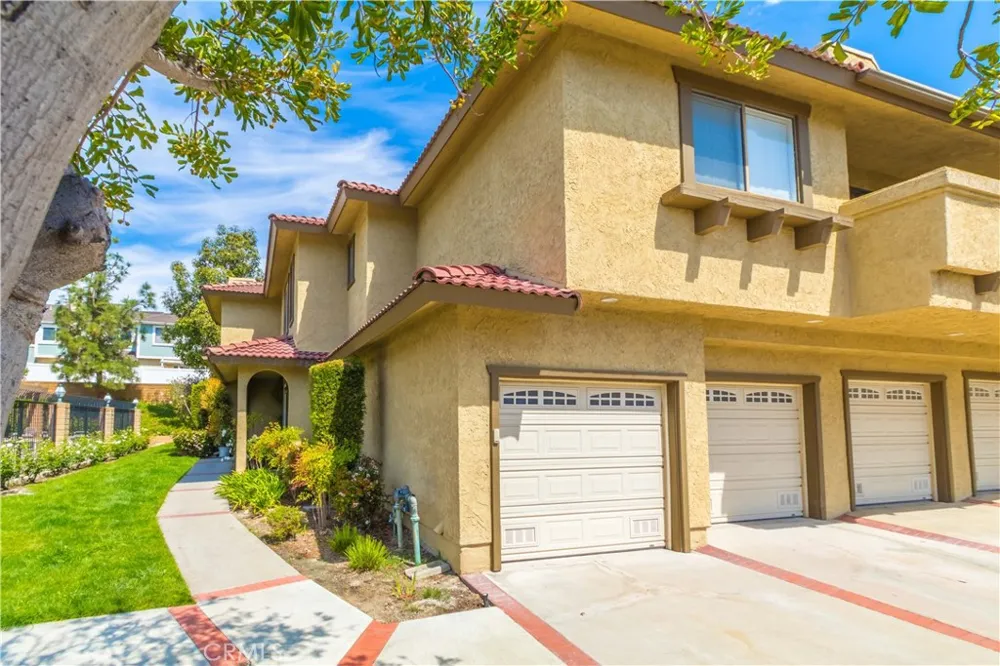 25261 Tanoak Lake Forest, CA 92630