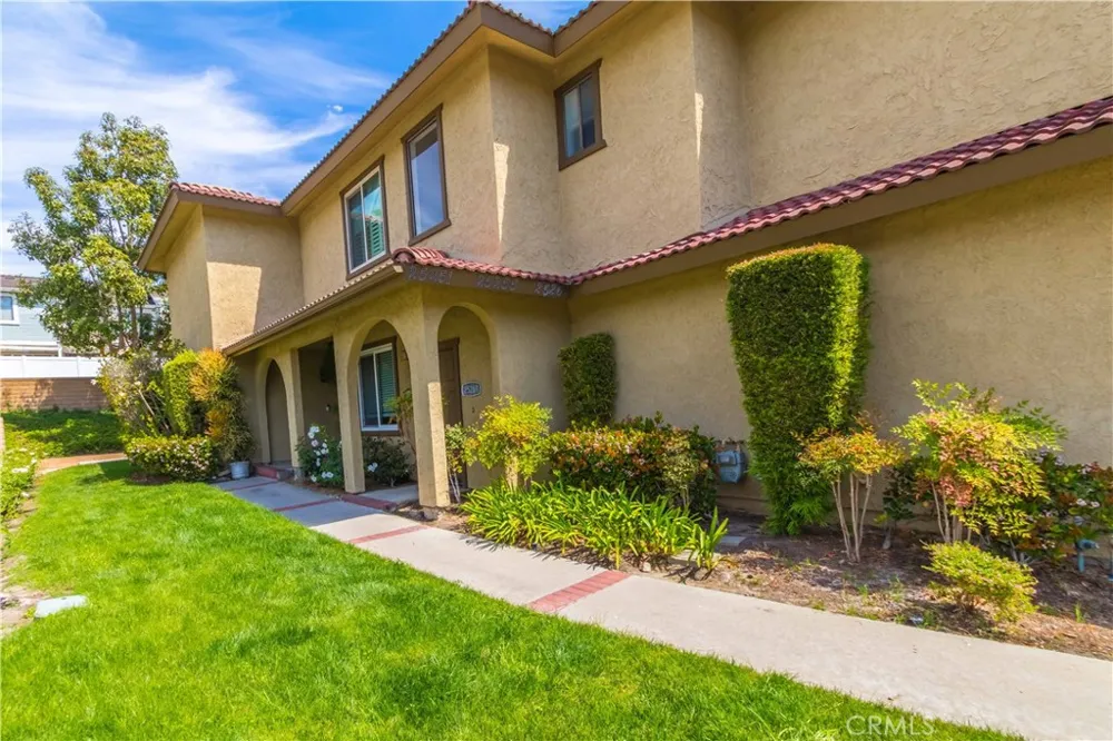 25261 Tanoak Lake Forest, CA 92630
