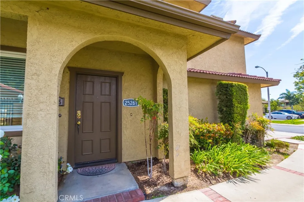 25261 Tanoak Lake Forest, CA 92630