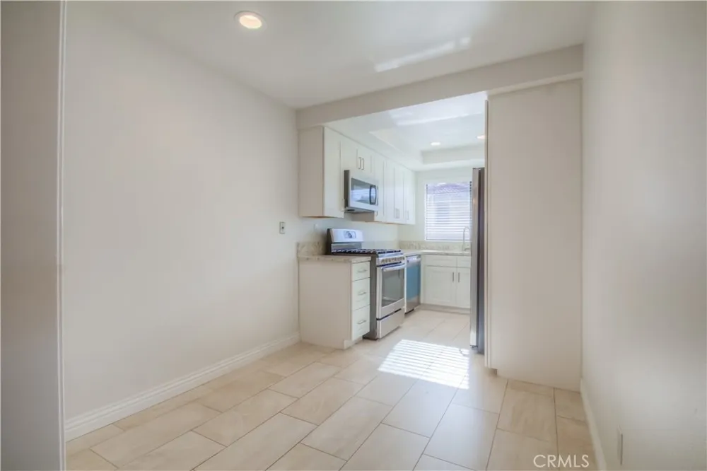 25261 Tanoak Lake Forest, CA 92630