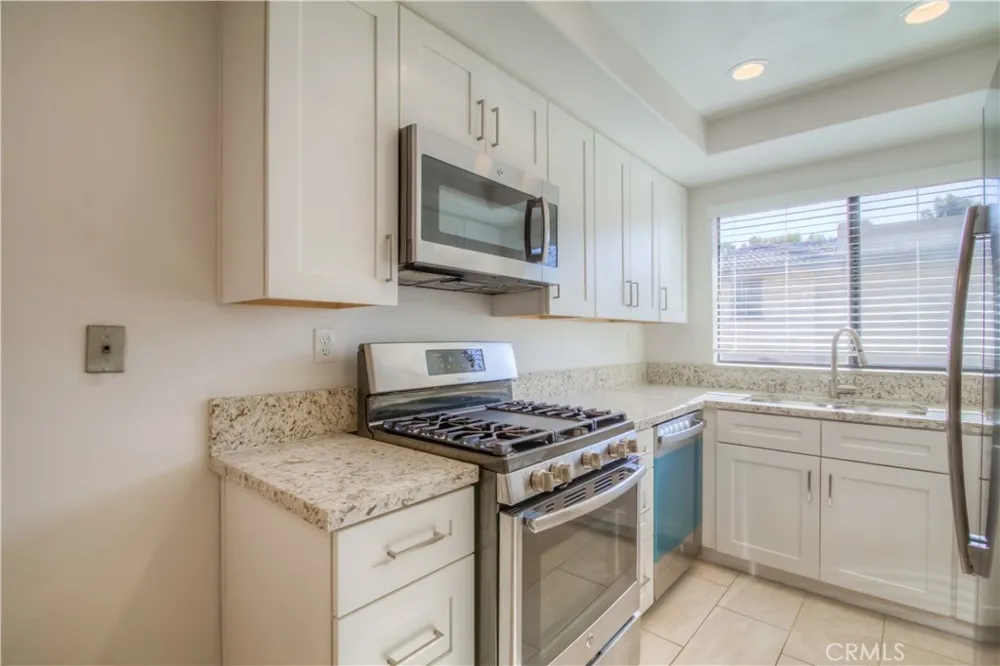 25261 Tanoak Lake Forest, CA 92630