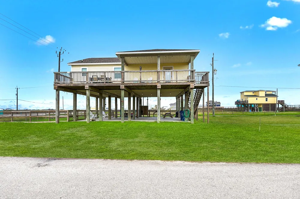 126 Nesmith Place Surfside Beach, TX 77541