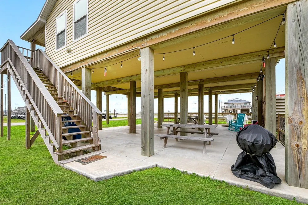 126 Nesmith Place Surfside Beach, TX 77541
