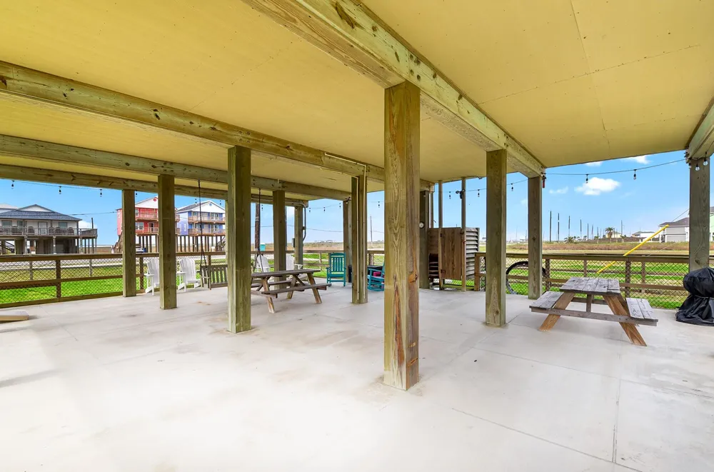 126 Nesmith Place Surfside Beach, TX 77541