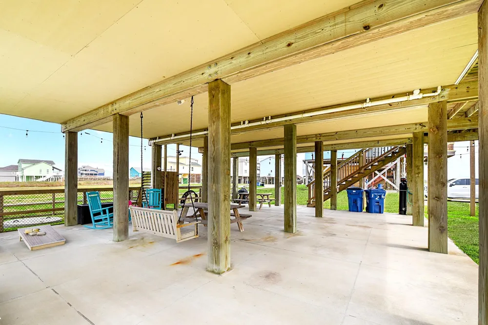 126 Nesmith Place Surfside Beach, TX 77541
