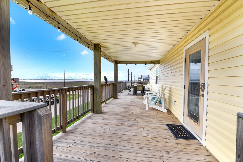 126 Nesmith Place Surfside Beach, TX 77541