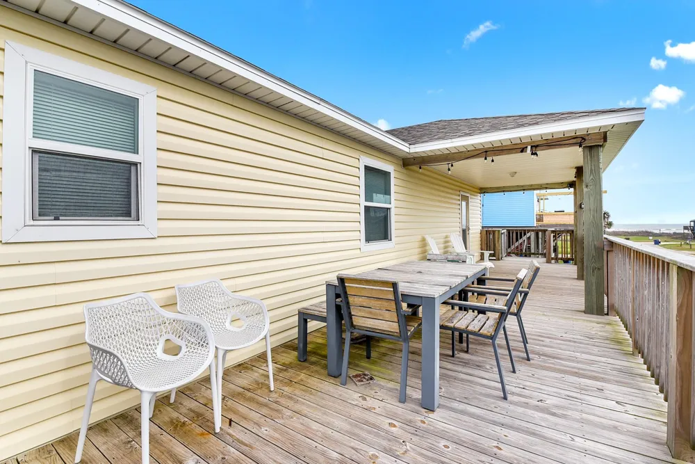 126 Nesmith Place Surfside Beach, TX 77541