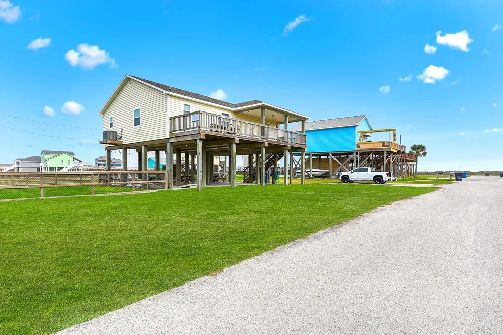 126 Nesmith Place Surfside Beach, TX 77541