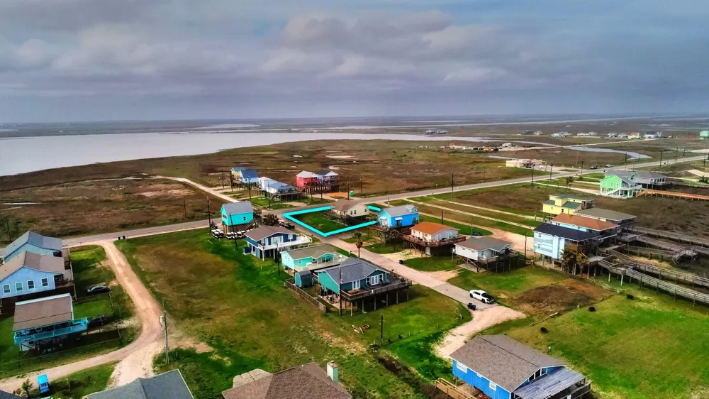 126 Nesmith Place Surfside Beach, TX 77541