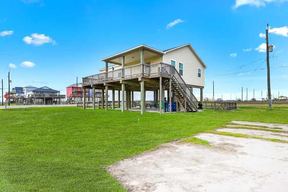 126 Nesmith Place Surfside Beach, TX 77541