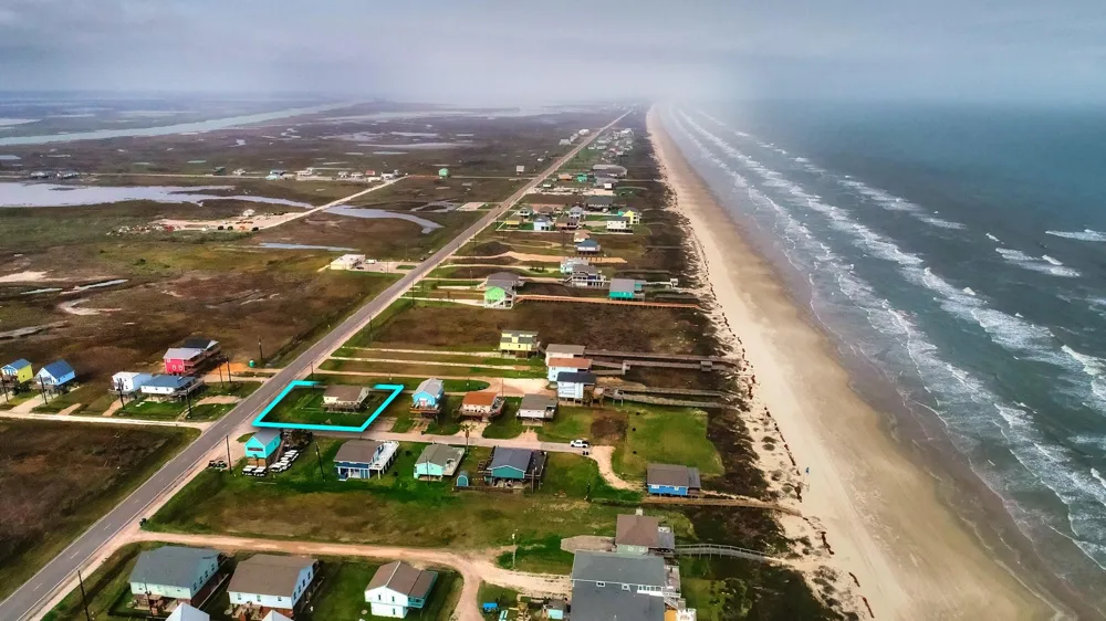 126 Nesmith Place Surfside Beach, TX 77541