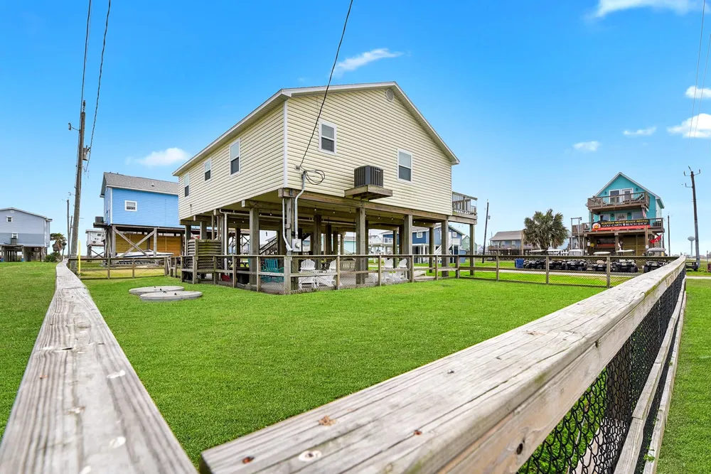 126 Nesmith Place Surfside Beach, TX 77541