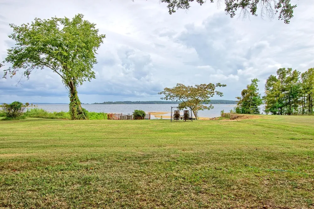 520 Mccoury Loop Milam, TX 75959