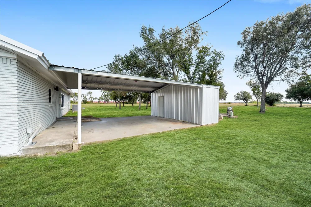 2265 County Road 312 Louise, TX 77455