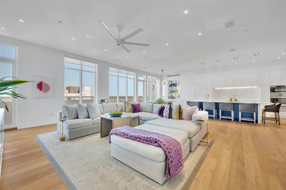 100 S EOLA DRIVE #PH 116 Orlando, FL 32801