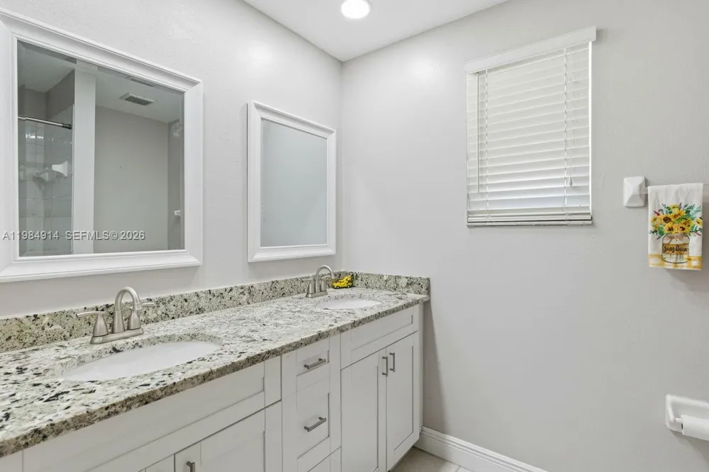 12502 LAKE VISTA DR Tampa, FL 33534
