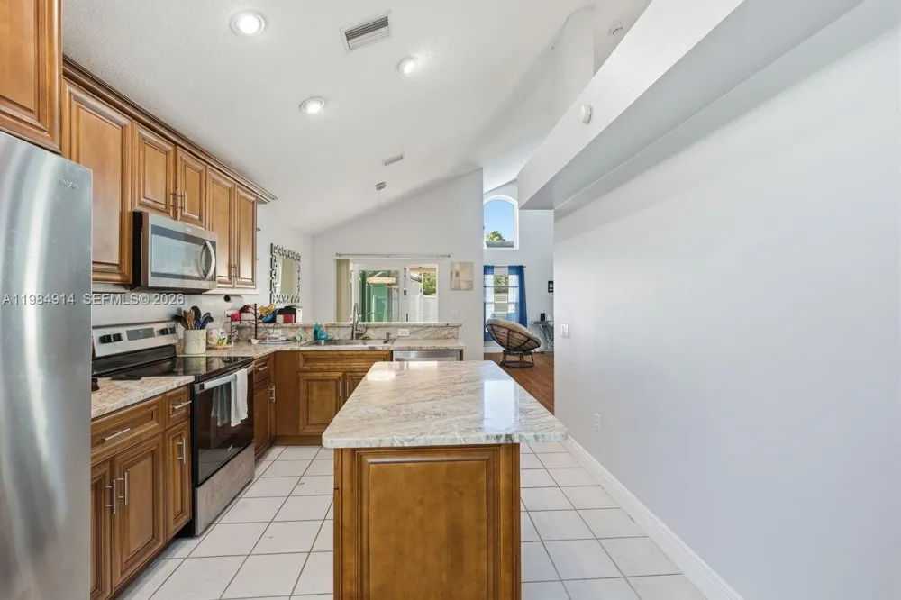 12502 LAKE VISTA DR Tampa, FL 33534