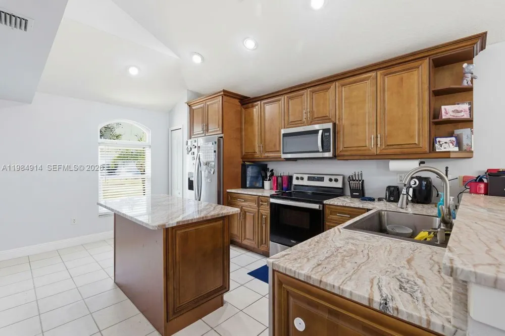 12502 LAKE VISTA DR Tampa, FL 33534